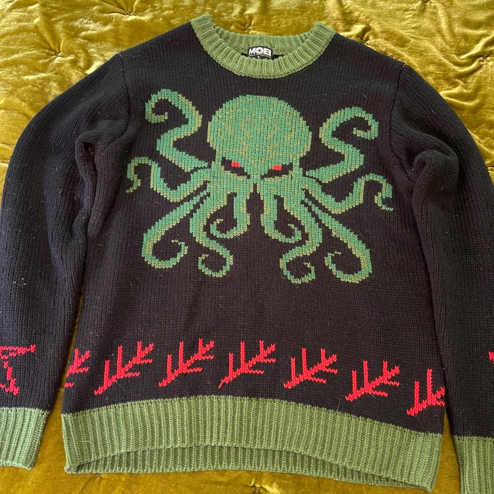 Middle of beyond cthulu sweater